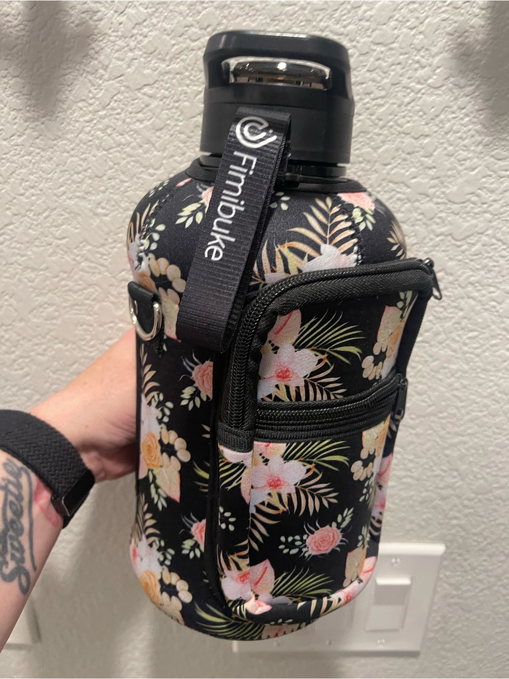 Floral Insulated Men's Water Bottle Carrier - Black
